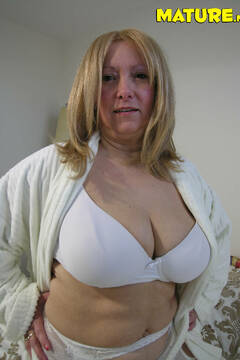 Big titted housewife showing her goodies Maturenl Free