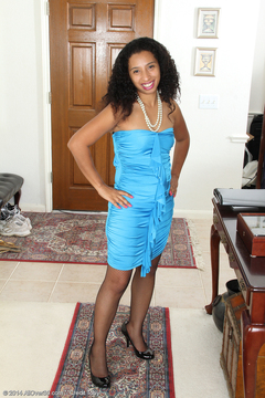 Ebony MILF Theresa Long slides out of her elegant dress to spread AllOver30 Free